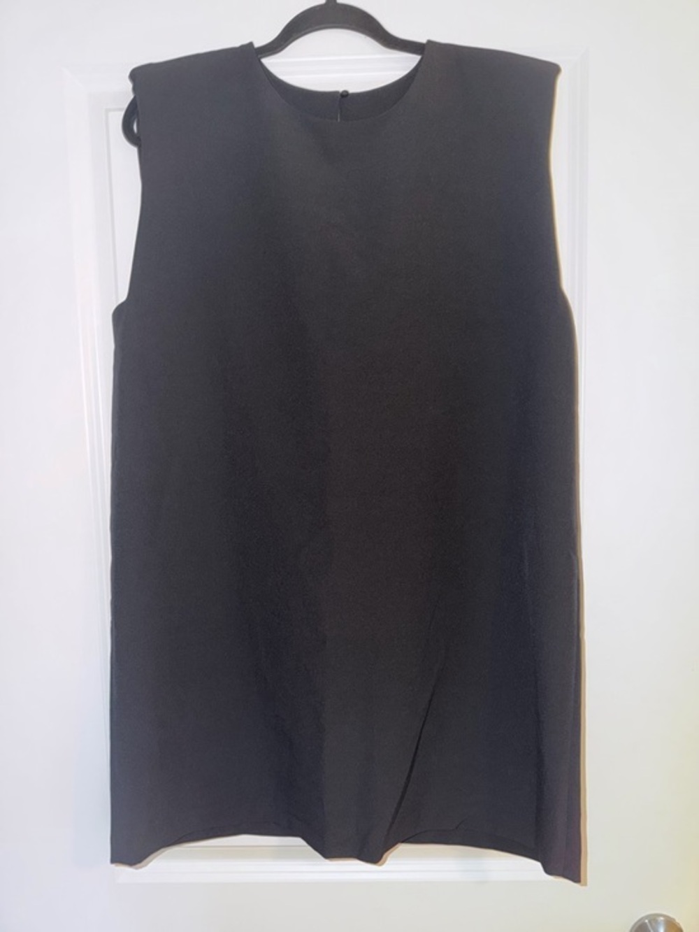 Zara Women’s Minimalist Sleeveless Black Shift Dress with Shoulder Pads size L